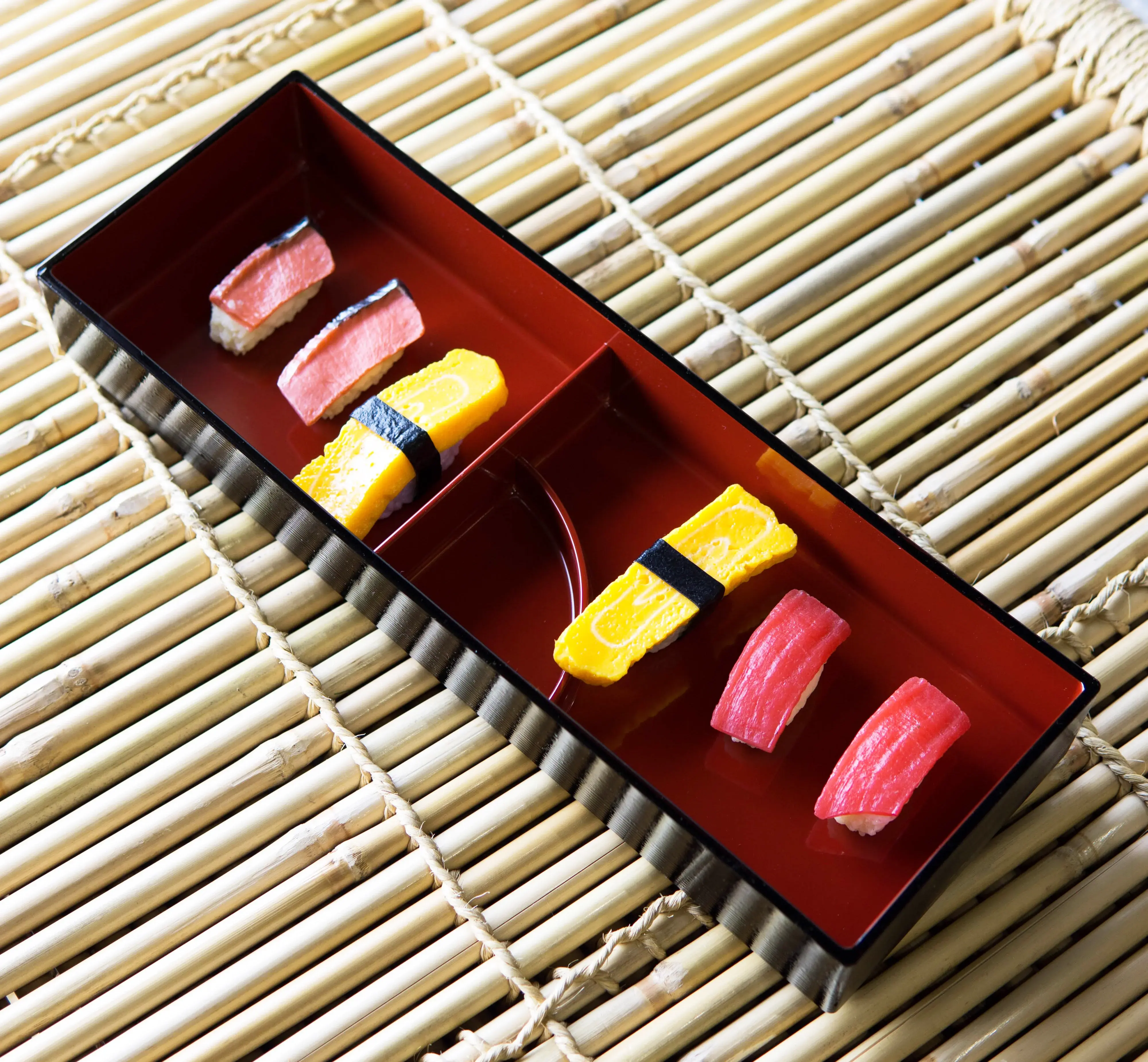 Stylish Traditional Aesthetic Japanese Red Black Long Bento Box - 3-Compartment Lunch Box with Dividers, Home Supplies Tableware Platter Plate
