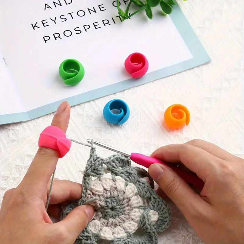 1pc Silicone Round Bobbin Clip，Ergonomic Adjustable Yarn Guide Finger Rings - Multicolor Crochet Accessories for Knitting Comfort