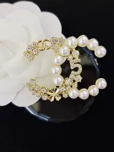 Sparkling Luxury Party Brooch, Elegant Letter Pattern Design, Perfect for Weddings and Parties, Eye-Catching Decoration Pin, Pearl Brooch