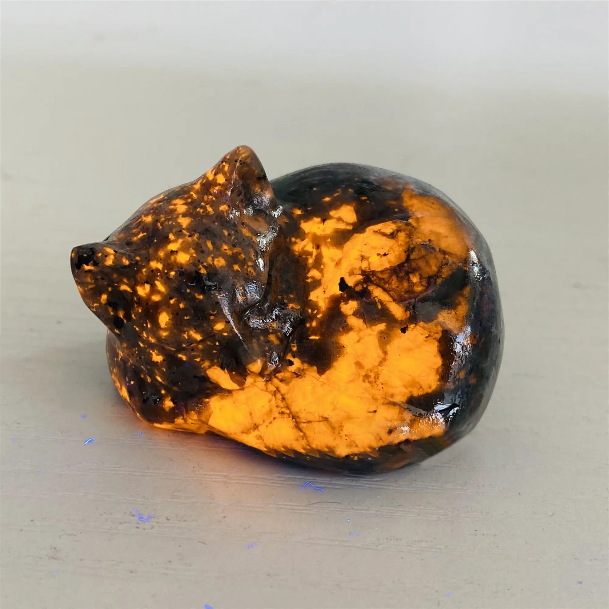 Sofia Flame Yooperlite Natural Crystal Sleeping Kitten Statue, Handcrafted UV-Reactive Mineral Specimen, 2" Tall Unique Room Decor Tabletop Accent, Gift for Boosting Intuition and Calming Emotions