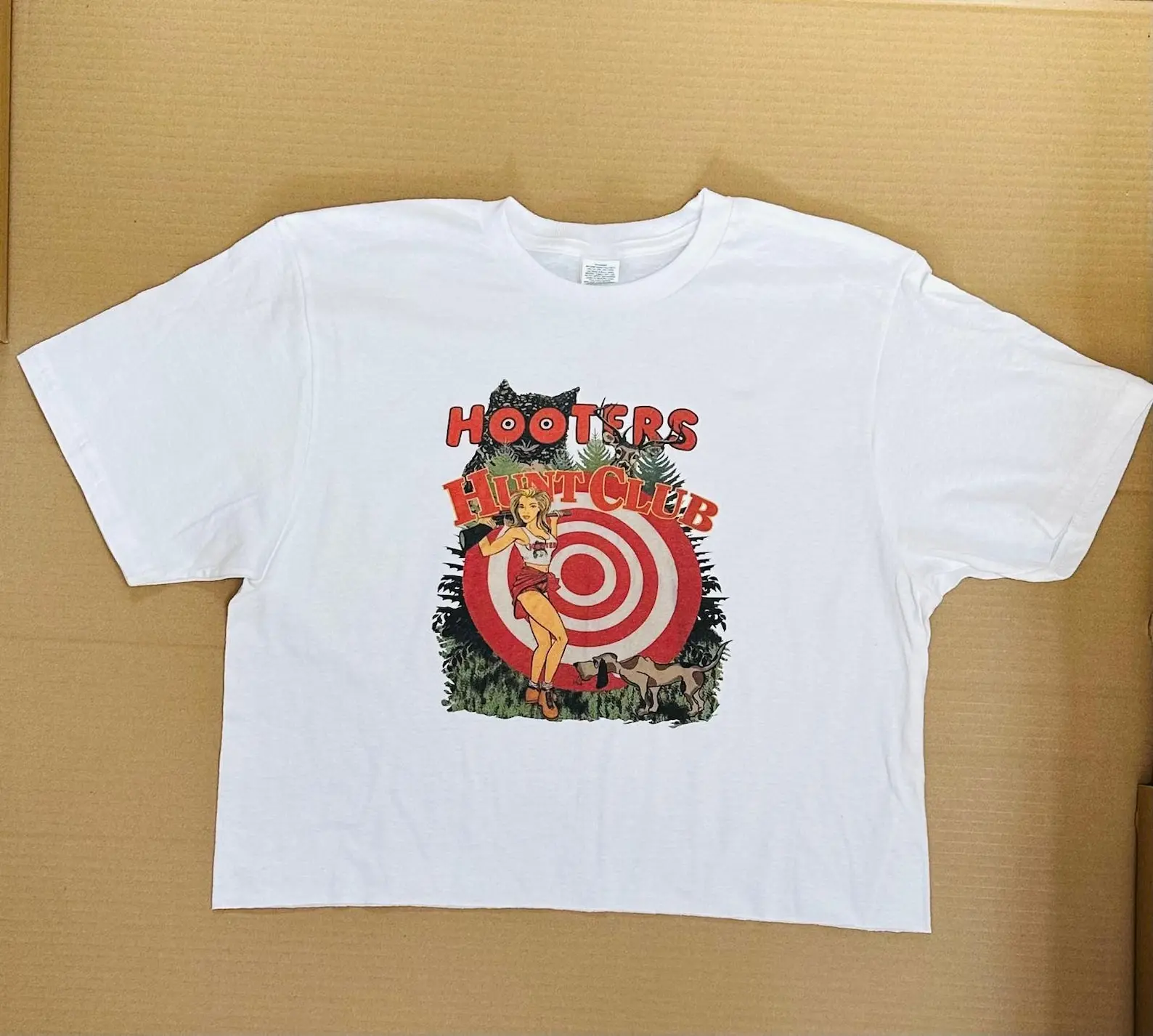 Hooters Hunt Club Cropped Top T-shirt.