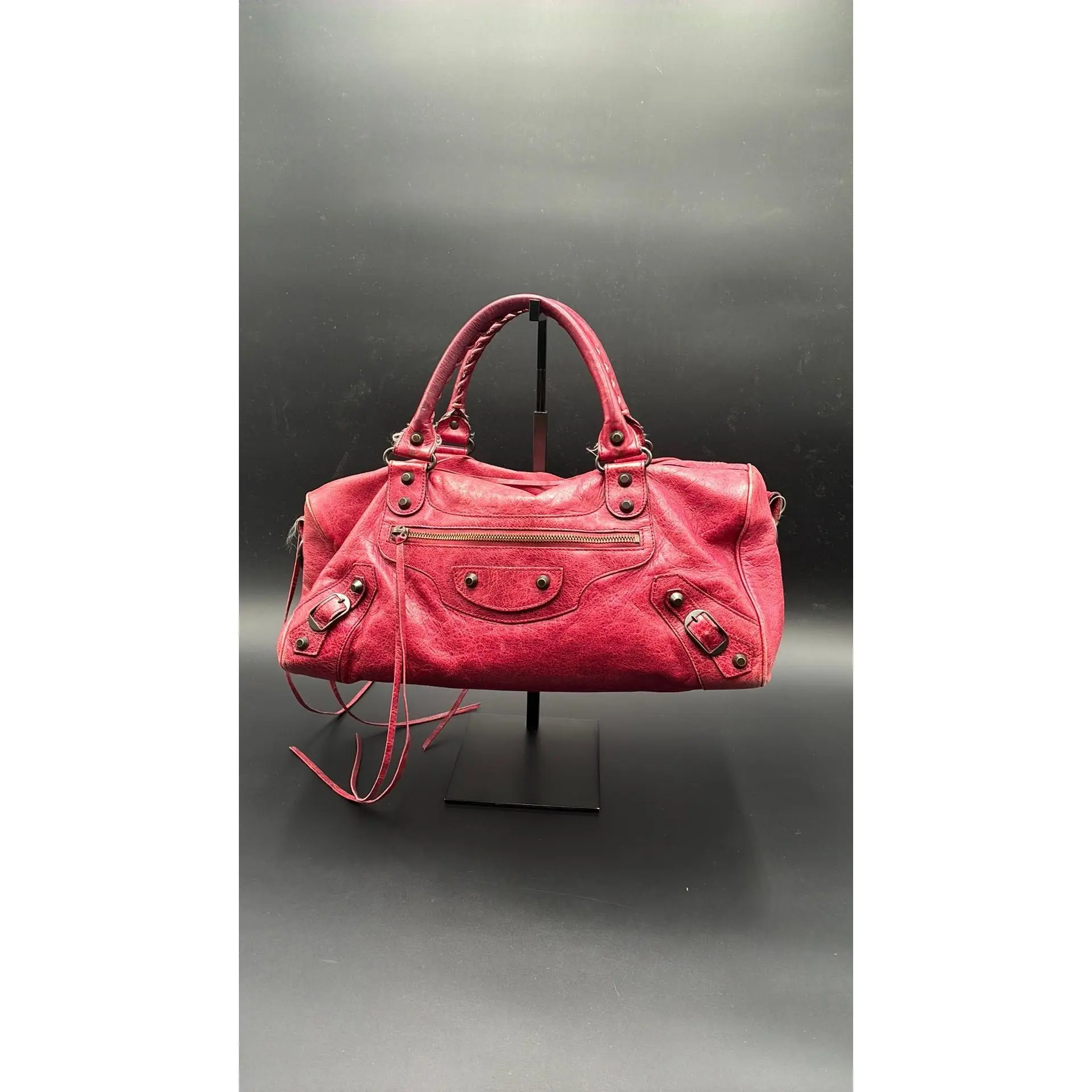 Pre-owned Leather Luxury Bags & Accessories Balenciaga Twiggy Motorcycle Bag, Red Date Code: 128523502752. Entrupy ID: BCD7Q43.