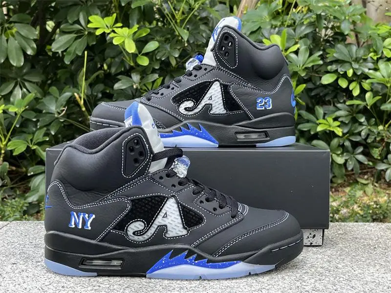 Classic Mid Fashion Athletic Trainers Solid Black Base Bright Blue Contrast Details Side Vent Mesh Panel Shock Absorbing Midsole Wear-resistant Two-tone Outsole Brand New Full Original Box Men Women Daily Walking Trend Sneaker Collecting