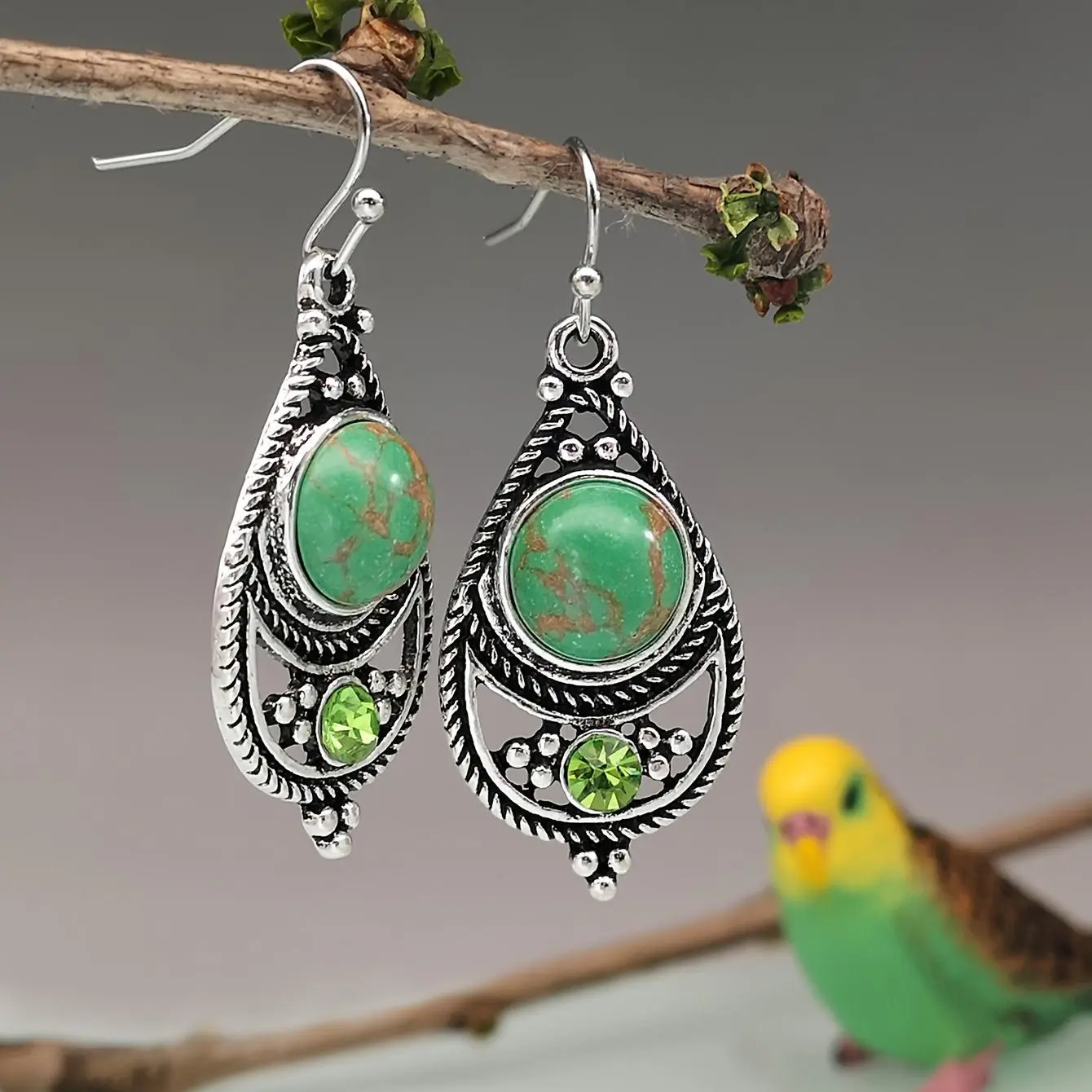 Vintage Boho Women'S Fashion Dangling Earrings, Alloy, Green Aventurine, English Style, with Stainless Steel Ear Needle, for Daily Wear, Office, Street, Party, Vacation, Gift