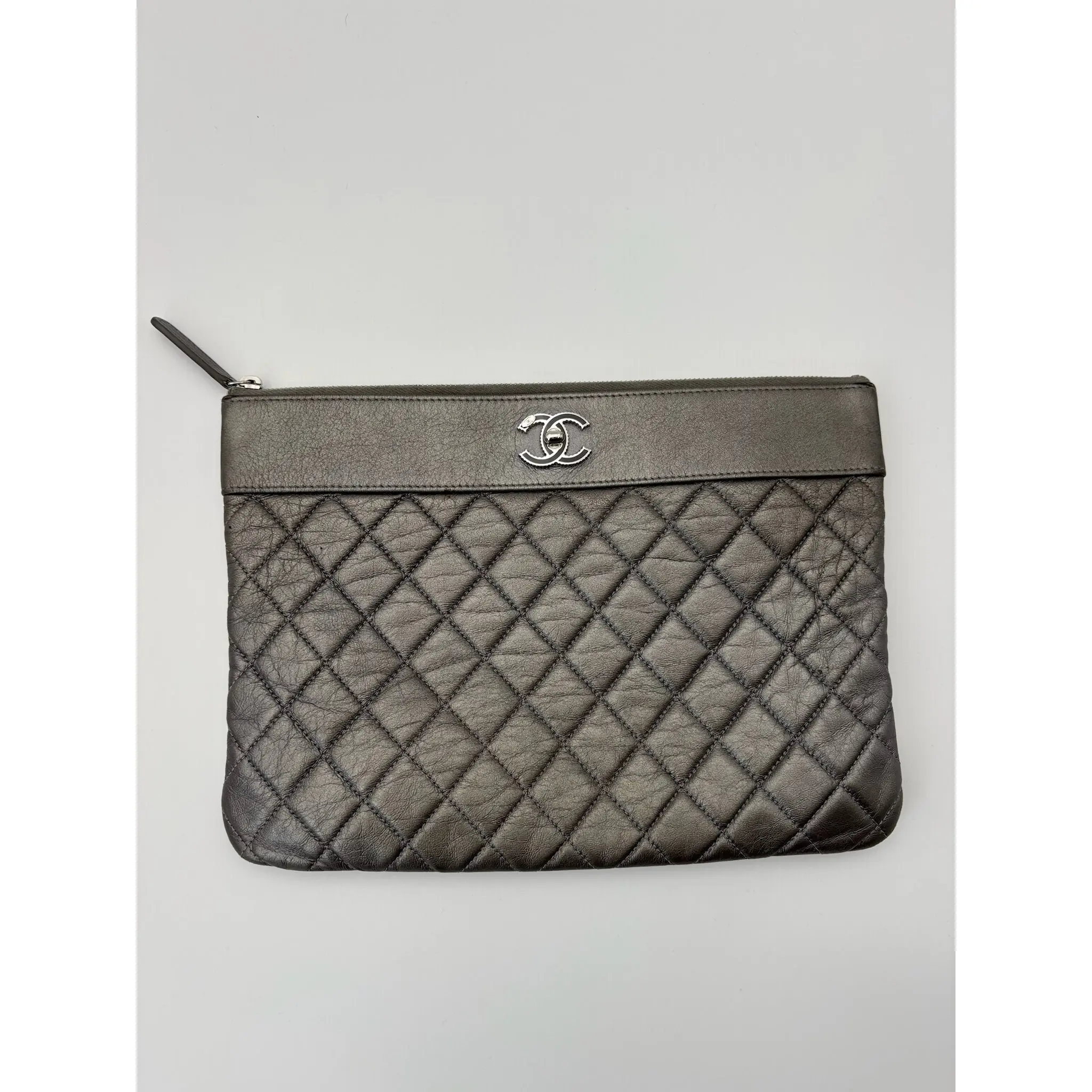 Pre-owned Leather Clutches & Wristlets Chanel Mademoiselle O Case Clutch