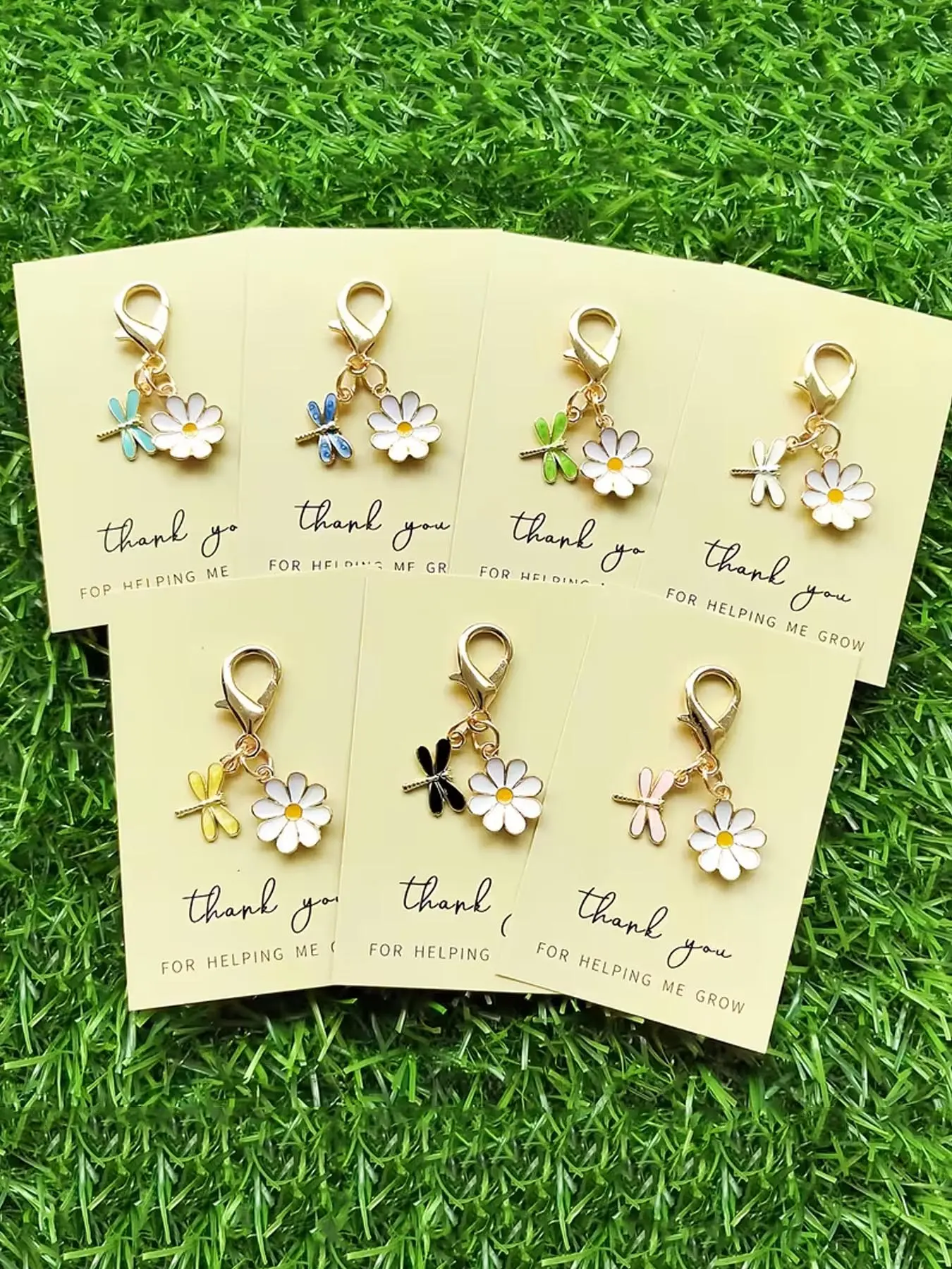7pcs Dragonfly Daisy Keychain, Keychain Set, With Thank You For Helping Me Grow Up Card, Thanksgiving Gift, Can Be Used as Bag Ornaments, Key Pendants, Small Gifts for Family, Friends, Birthday Gifts, Suitable for Holiday Gifts