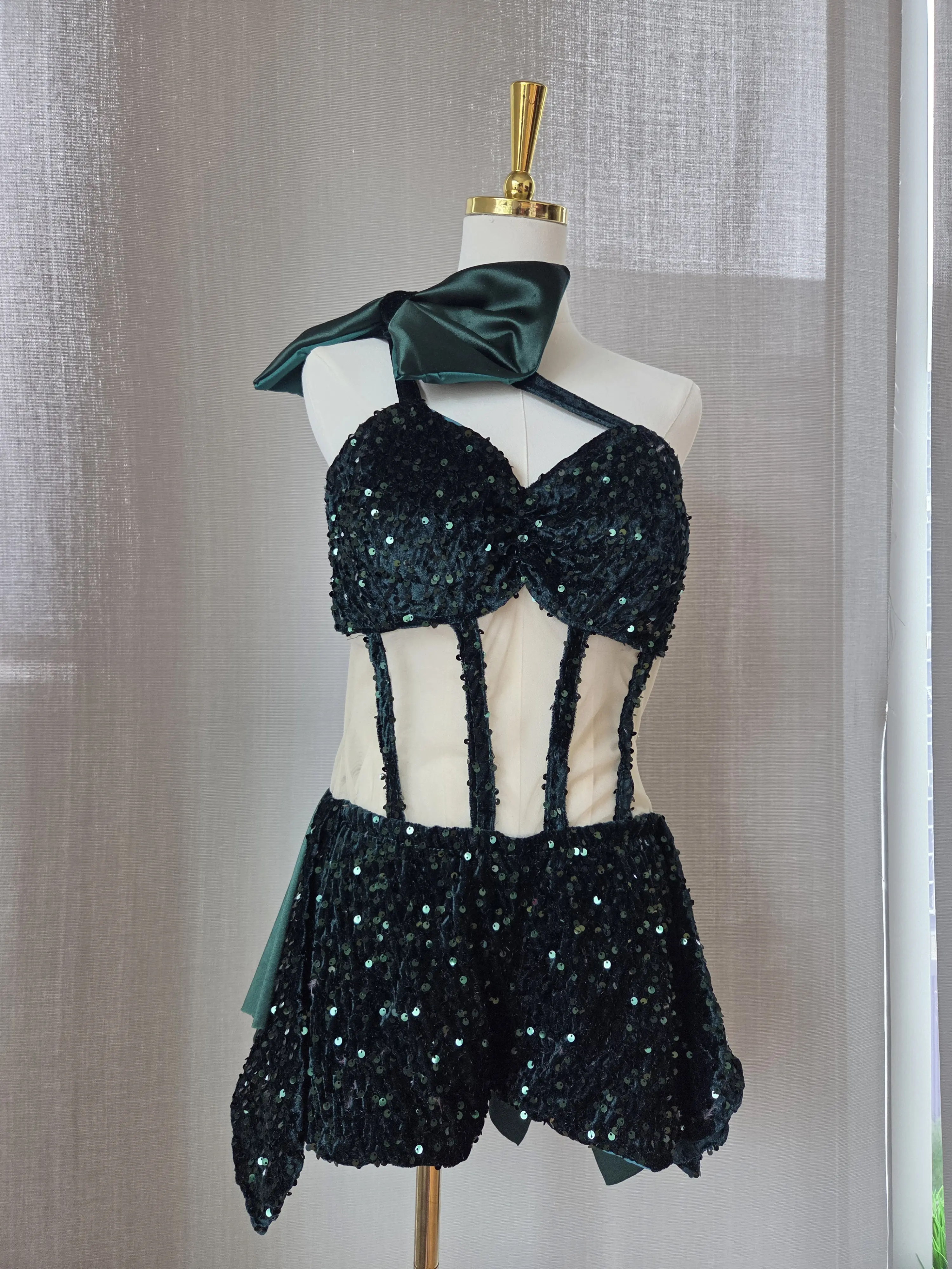 Romper Quinceañera para baile sorpresa color verde esmeralda size m