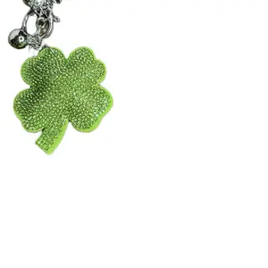 Women's Lucky Clover Bag Charm Keychain, Green Shamrock Pendant, Fashion Costume Jewelry Accessory for Purses