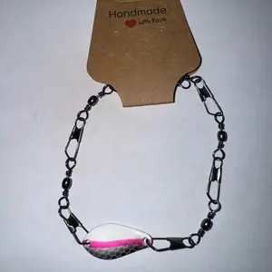 Swivel barrel bracelet with pendant