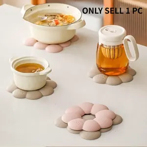 Soft Silicone Heat Insulation Pad mats for Table and Desk, Soft Table Mat, Heat Resistant Silicone Trivets For Pots And Pans, Square Silicone Hot Pads, Countertop Protector, Tabletop Protection, Home Kitchen Dining Table Decor