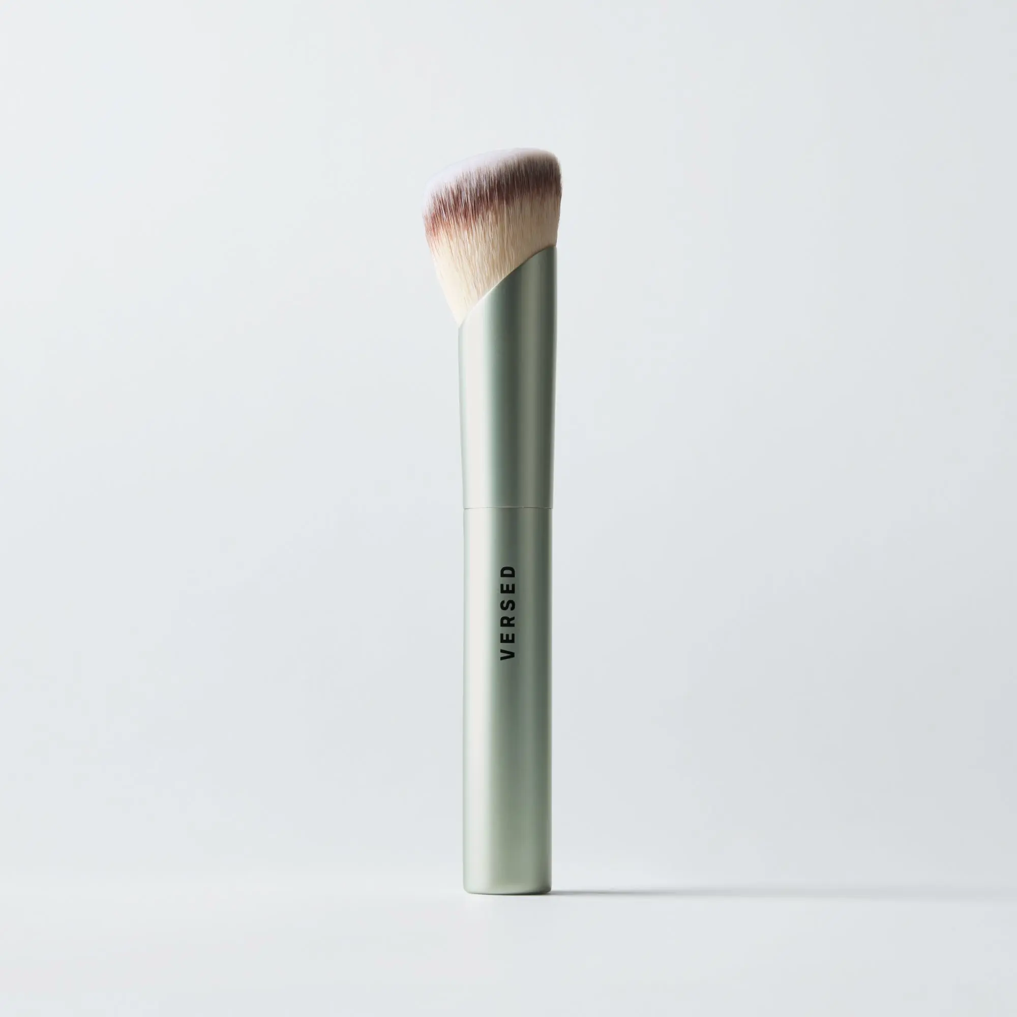 Versed Face Diffuser Multi‑Tasking Brush – Multi-Purpose Makeup Blending Brush with Ultra-Soft Vegan Bristles – Oval Tool for Seamless Foundation, Concealer & Cream Product Application