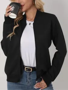 Women's casual fitted jacket, stylish and comfortable design, perfect for everyday wear, a versatile fashion staple for spring and autumn.