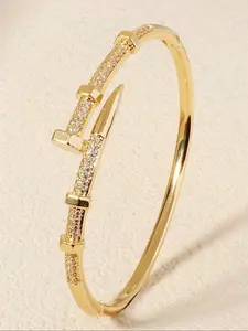 Elegant clasp bangle with micro-pave zircon design, high-end open bangle, simple and elegant bangle, the perfect holiday gift.