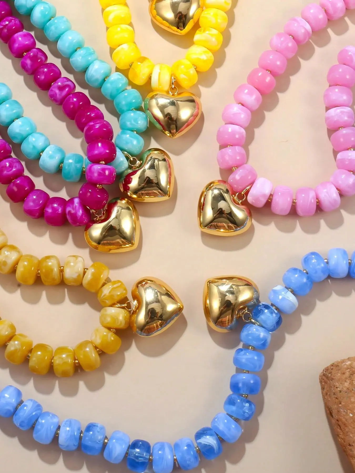 1pc Colorful Chunky Puff Heart Necklace, Boho Style Necklace, Bohemian Acrylic Beaded Statement Necklace, Y2K Candy Color Heart Pendant Choker, Summer Beach Jewelry, Vacation Party Accessories Gift For Women Girls, Chunky Chain Necklace