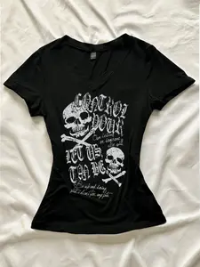 Y2K Grunge Skull Graphic V-Neck Slim-Fit Stretch Fabric E-Girl Punk Streetwear T-Shirt, Statement, Edgy Distressed Print Alt-Girl Party/Daily Crop Top, Trendy Dark Aesthetic Soft Comfort Tee