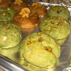 Cafe Con Leche Box of 6 Dubai Chocolate Pistachio Cookies - Premium Dessert Snack