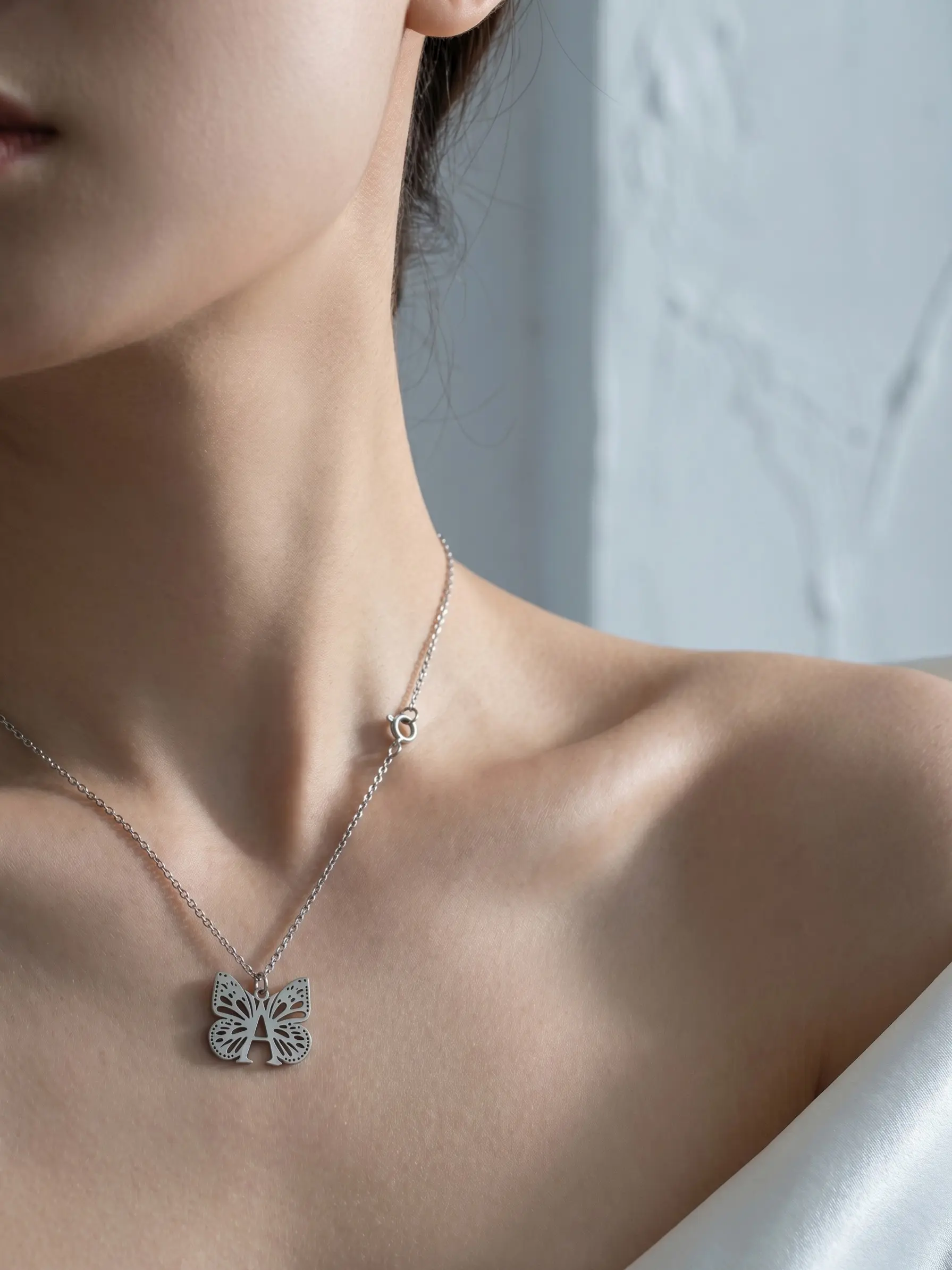 Stainless Steel Butterfly Wings Pendant Necklace for Women, Hollow Out Design, 26 Letter Alphabet Chain, Fashion Jewelry