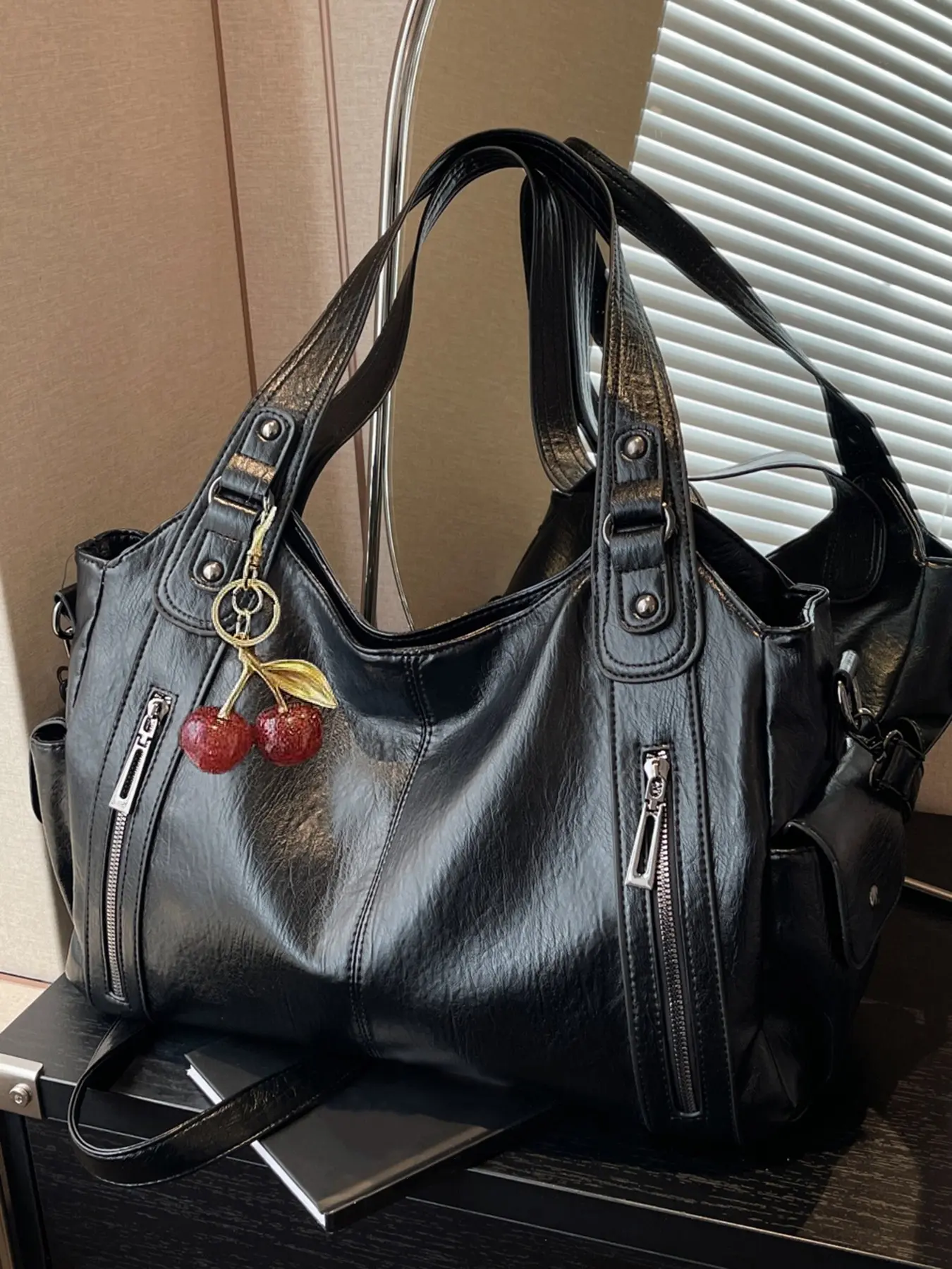 Retro simple and practical texture tote bag, Handbag Shoulder Bag, Casual commuter bag, casual large capacity single shoulder crossbody bag, with side pocket design, wide shoulder strap, suitable for daily commuting and shopping, Hobo Crossbody Bags