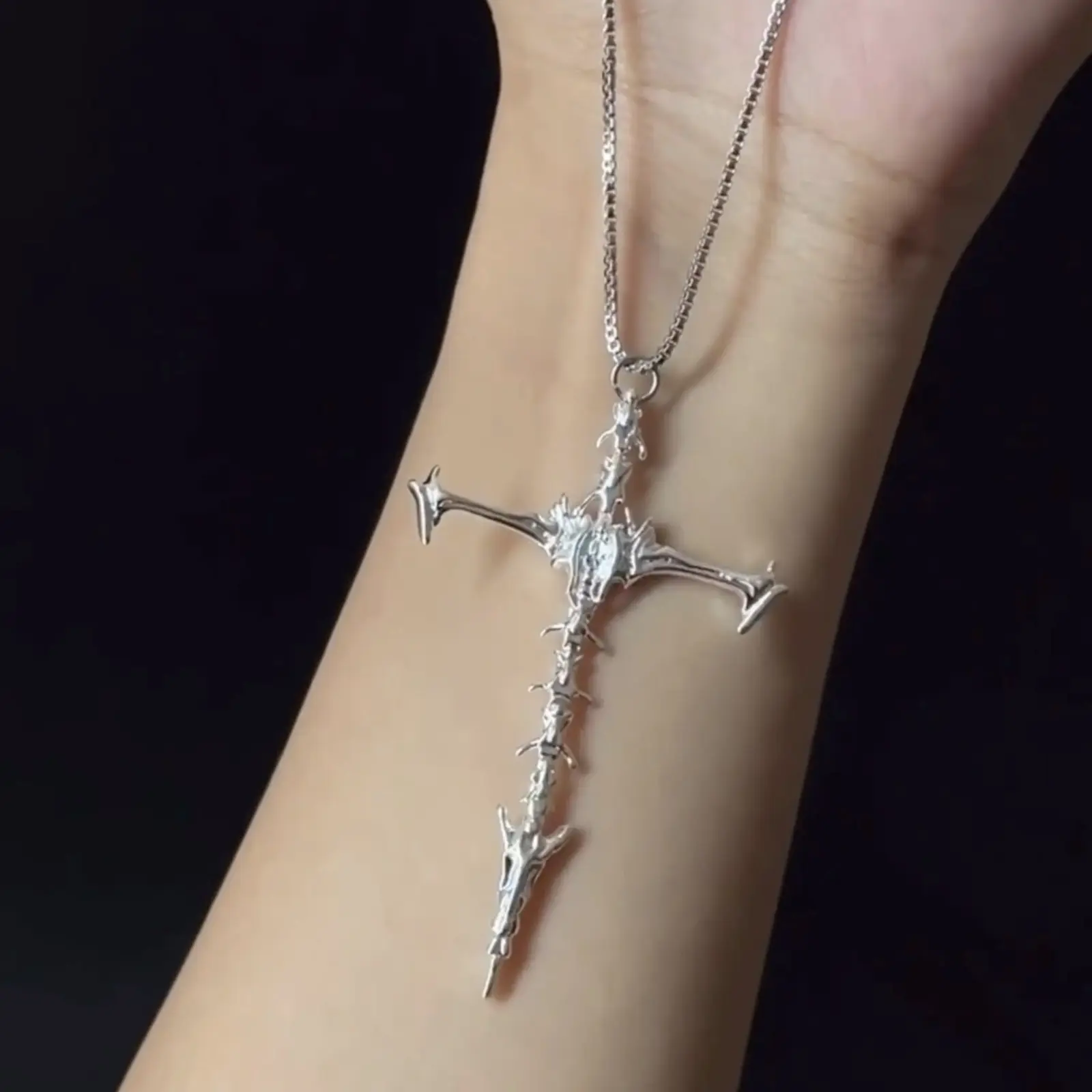Metal-Coated Niche Design Skeleton Cross Pendant Lock Necklace, Casual Daily Cross Chain Couple Matching Set, Dark-Style Jewelry Gift for Teens