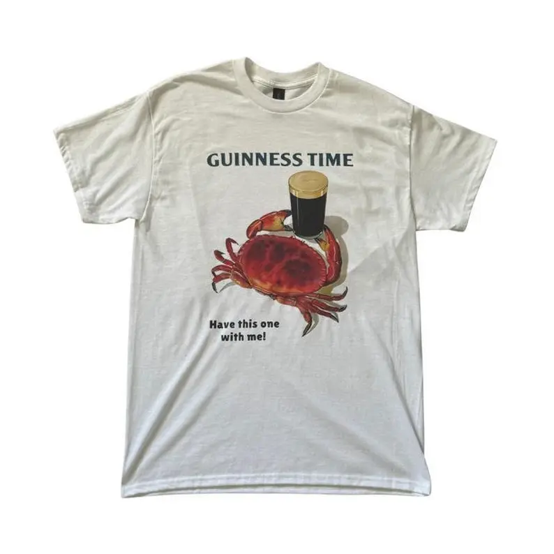 Guinness Crab Vintage 90’s Graphic Sports Top, Short-Sleeve Casual Round Neck Streetwear Tee with Dunk Tank Funny Seafood Design for Foodies
