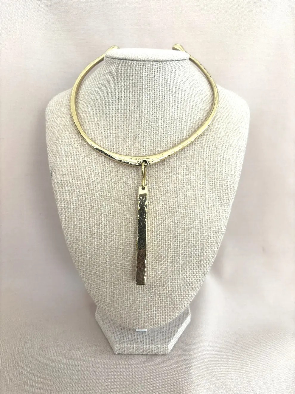 Hammered Unisex Gold Choker with Drop Pendant