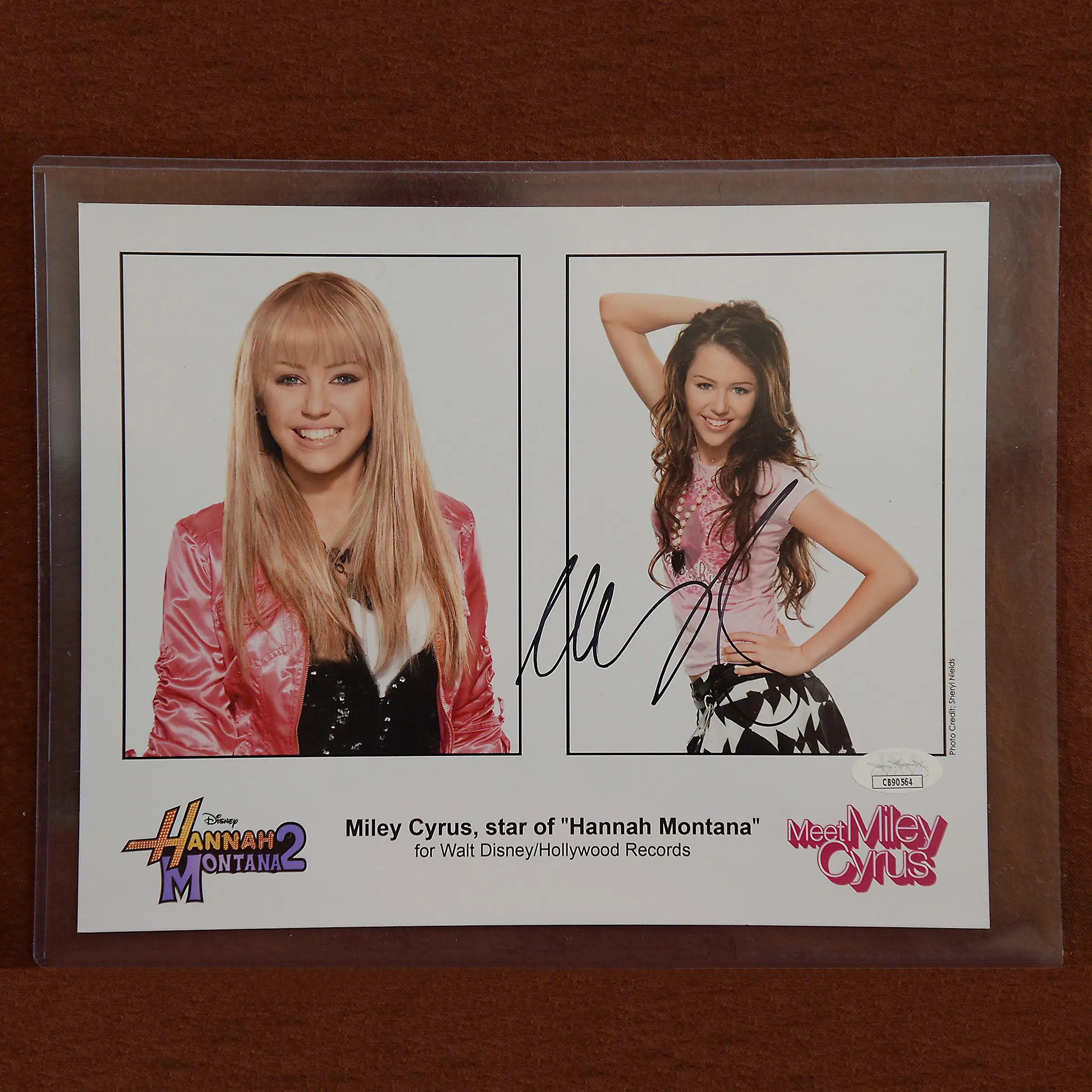 Miley Cyrus 8 x 10 Signed JSA Authenticated Photograph