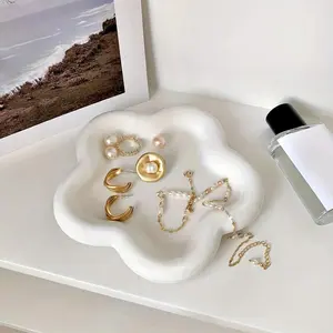 Flower Shaped Jewelry Tray, 1 Count Snack Dessert Plate, Jewelry Holder, Household Creative Storage Ornament for Home Kitchen Dining Room Living Room, Jewelry Holder Organizer