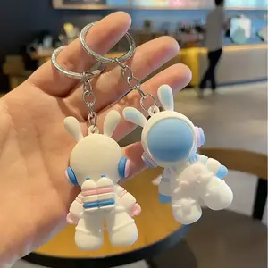 Cartoon Space Astronaut Keychain – Random Color, Cute Bag Charm, Perfect as a Gift