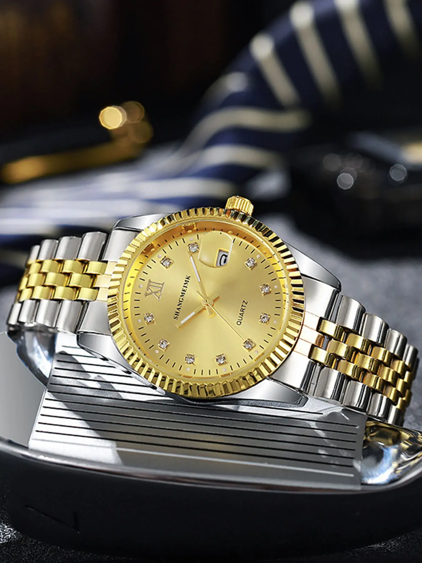 1 golden round full set dial with alloy strap, casual luxury quartz watch, suitable for daily wear, seasonal return, graduation season, Thanksgiving, couple, best gift watch box not included, Quartz Wristwatch