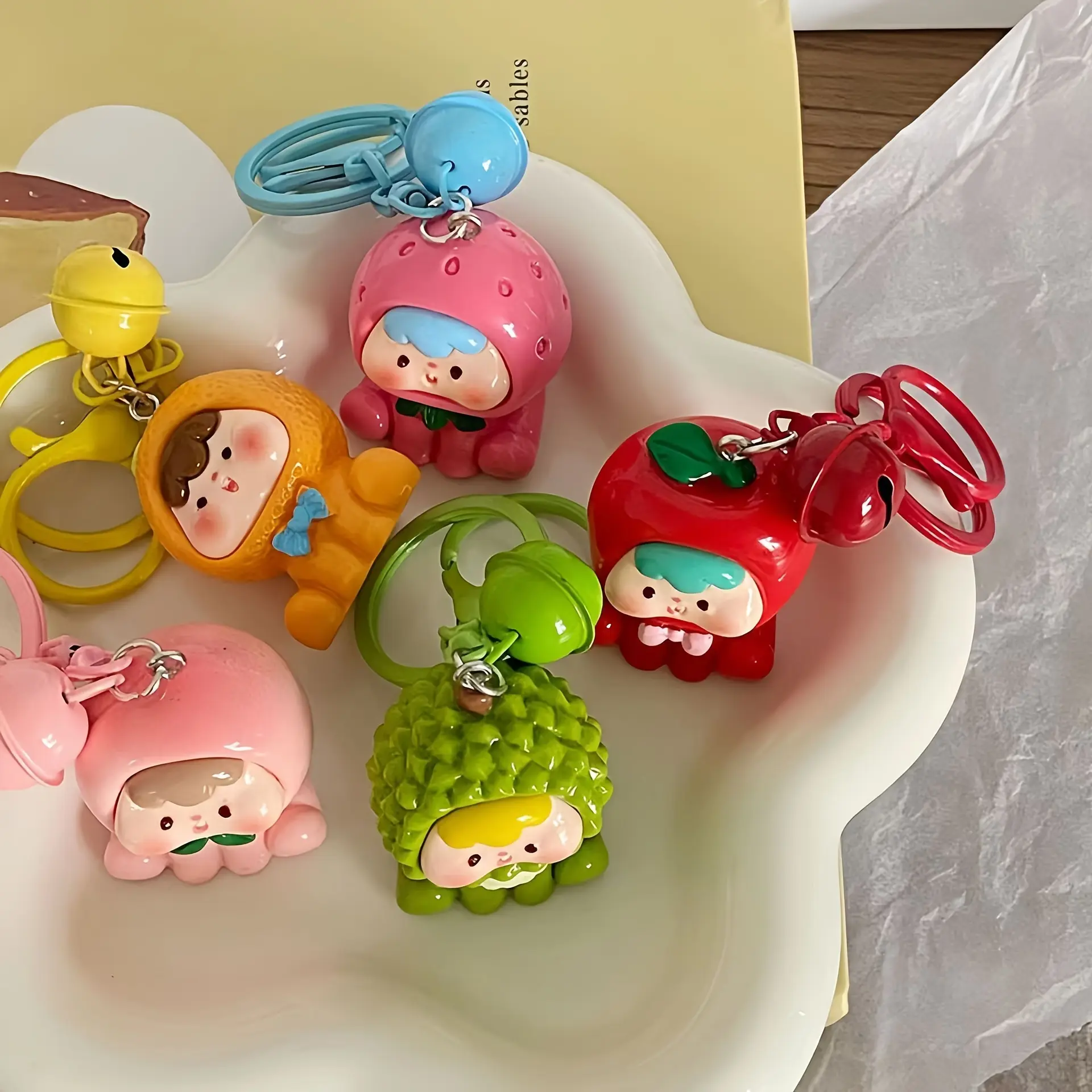 2/20 pieces, resin creative 3D fruit keychain, student accessories gift pendant, Key Chain For Car Keys