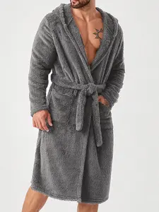 Men's Gray Coral Fleece Hooded Bathrobe, Warm, Soft, Skin-Friendly, Home Leisure Style, Essential for Men Aged 25-50 for Daily Home Use, Warmth After Bathing, and Bedroom Relaxation, Comfortable Wrap Feel Shows Casual Style