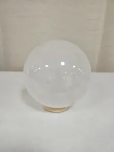 White Crystal Balls different sizes, sold by kilogram.