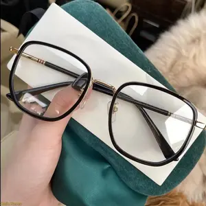 2026 Ultralight Anti-Blue Light Glasses – Stylish and minimalist design, specially designed for screen use, effectively relieving eye fatigue, suitable for office work, gaming, studying and daily wear, comfortable and burden-free all day long.