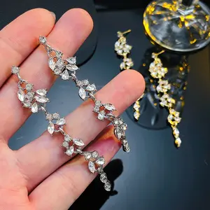 Luxury floral diamond-studded tassel long earrings, high-end alloy leaf earrings that make the face look smaller, trendy earrings,Gold Plated Crystal Tassel Earrings