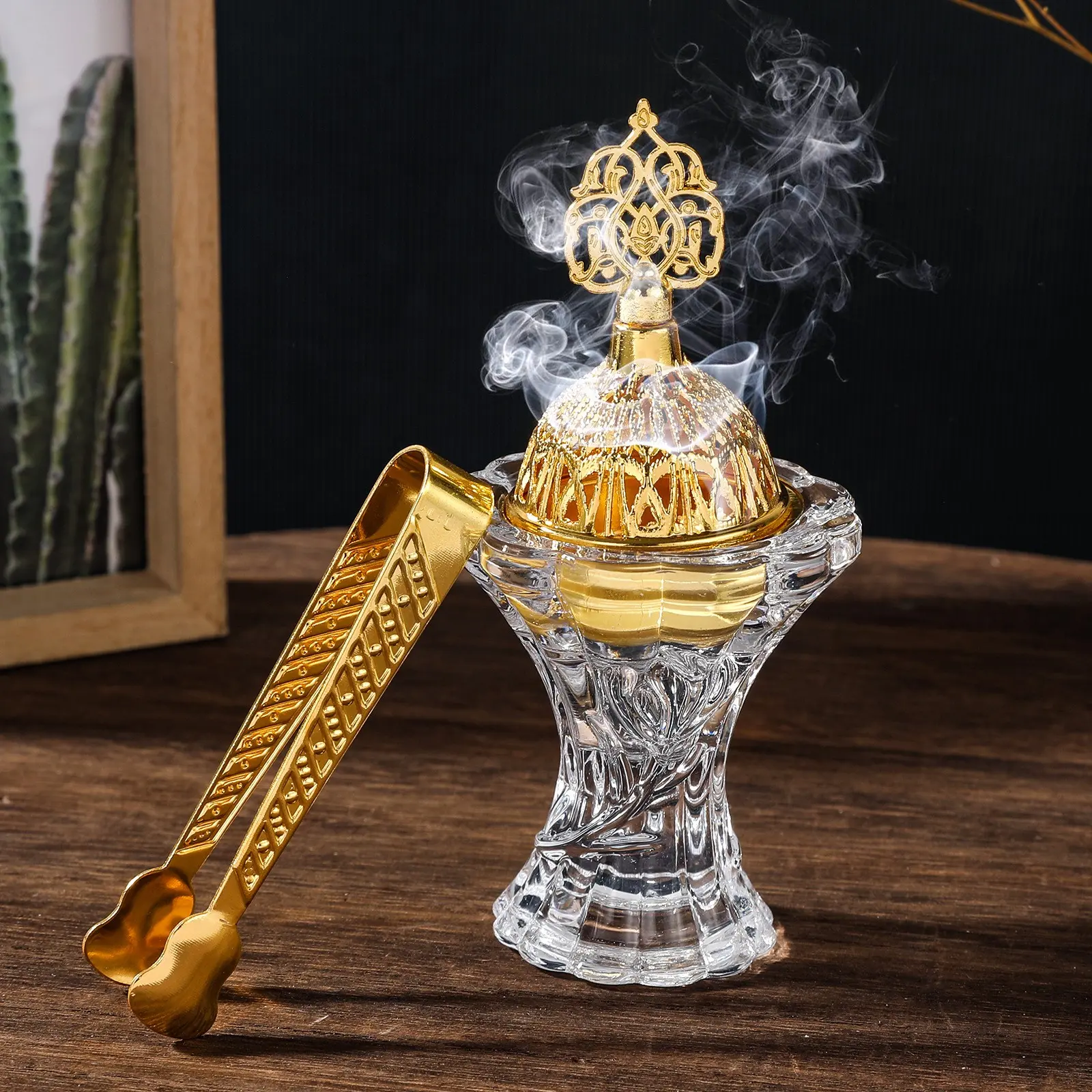 1PC Crystal Glass Incense Burner with Gold Hollow Lid, Arabian Style Decorative Ornament for Home Use, Home Fragrance Decor, Perfect for Agarwood & Sandalwood Aromatherapy