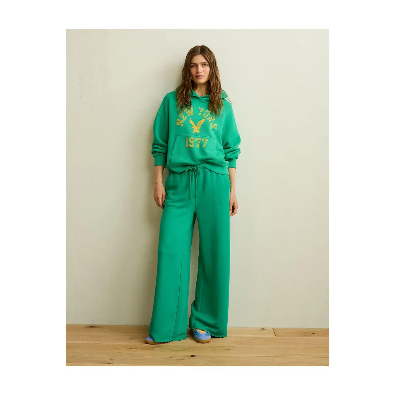 AE Campus Low-Rise Wide-Leg Sweatpant