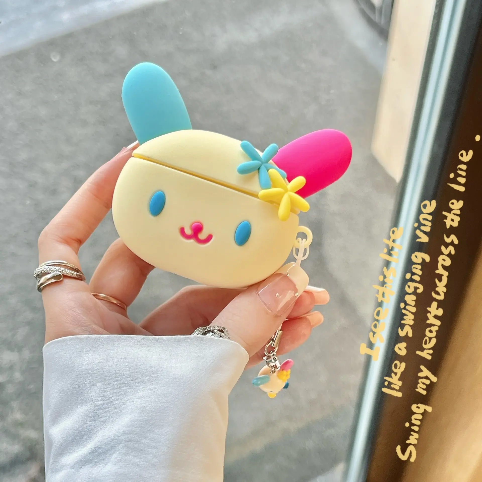Floral Bunny Earphone Case, Cute wireless Bluetooth earphone case, Earphone Protective Cover, Cute Design, drop resistant, durable Audio accessory, suitable for AirPods 1/2/3/4/pro/pro2