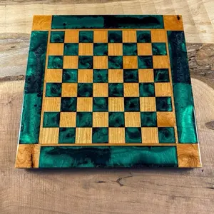 Emerald Black Onyx Cherry Chess Board (INCLUDES PIECES)