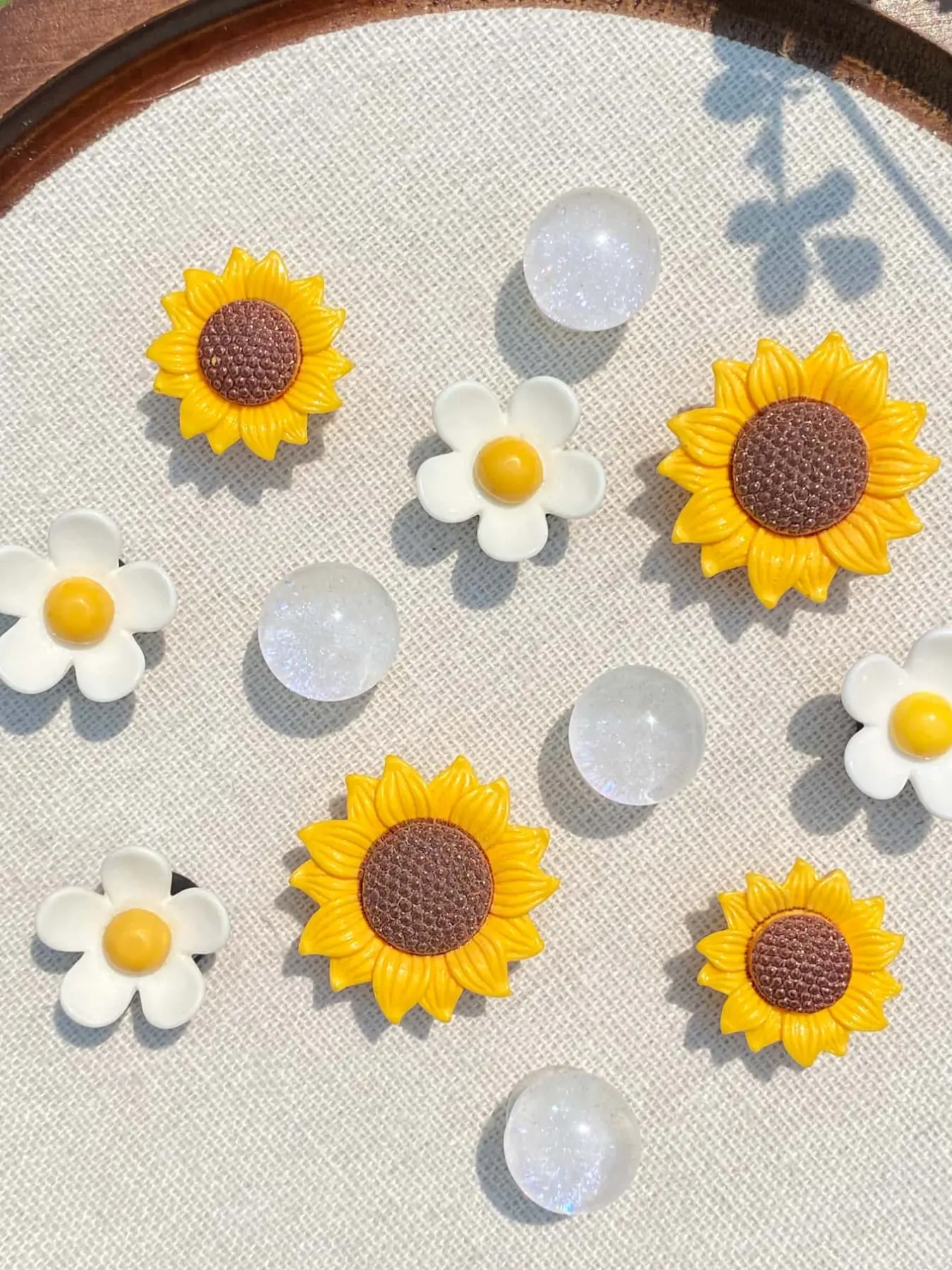 12pcs Fashionable Abs Sunflower Shoe Clips, DIY Detachable Rhinestone Flower Accessories, Sunflower Shoe Embellishment Set, Perfect for Women's Sandals, Beach Bags, Party Gifts, Sparkling Shoe Charms
