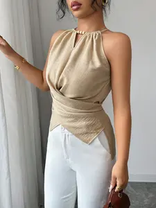 Elegant Top with Subtle Design, Slimming and Stylish Essential, Must-Have for Enhanced Confidence and Fashion