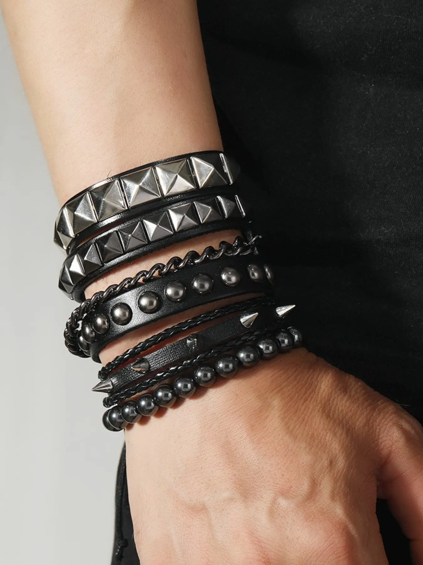 4-Piece Men's Punk Style Multi-Layer Chain Set, Beaded Skull Rivet Design PU Leather Bangles, Punk Style Bracelet, Jewelry Collection, Gothic Jewelry, Stackable Bracelets, Fashionable Bracelet Style, Fashion Cool Accessories