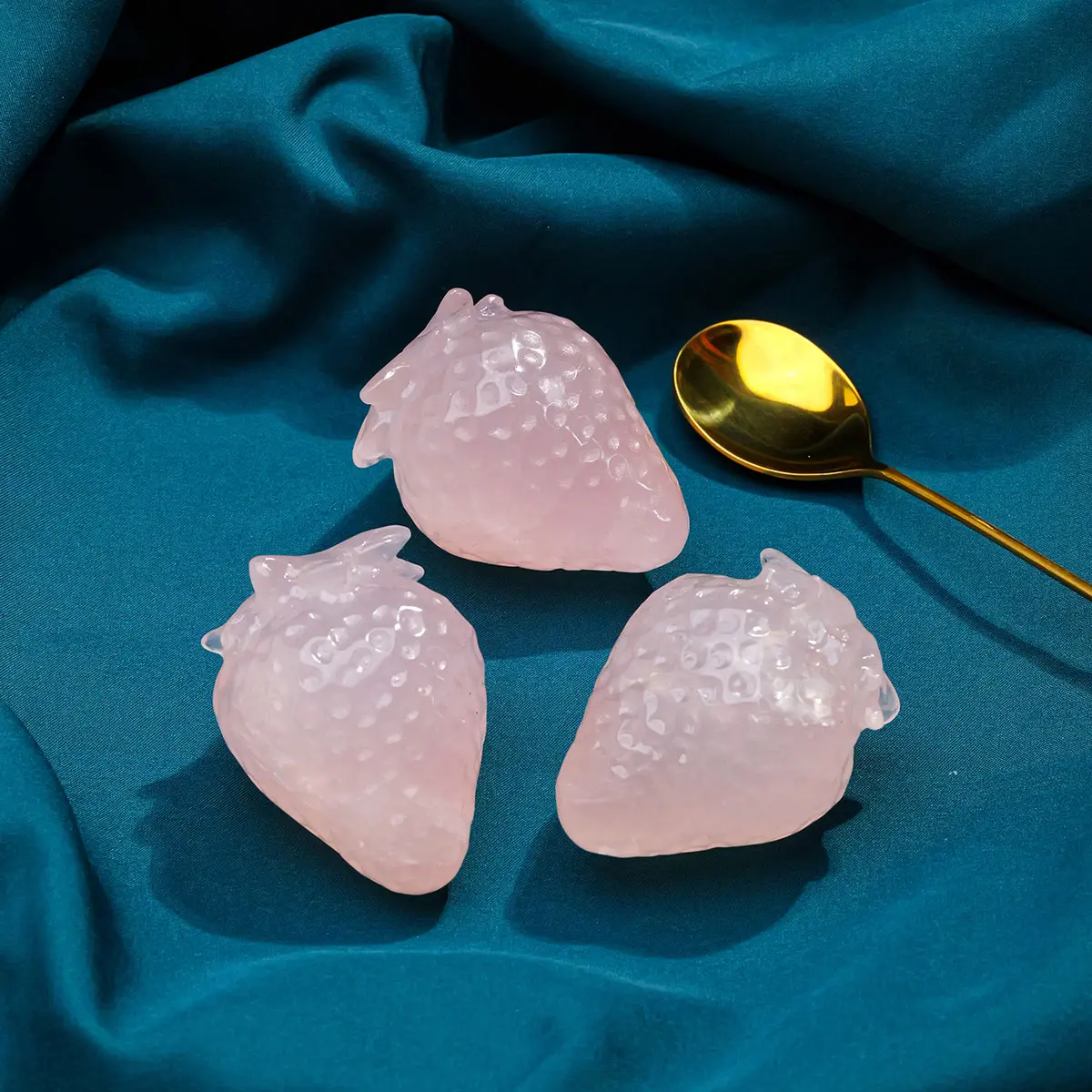 Natural Hand Carved Rose Quartz Strawberry Figurine Pink Quartz Healing Crystal Strawberry Statue Energy Stone Home Table Decor Crystal Gift For Women Crystal Collectors