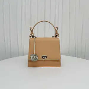 Pre-owned SALVATORE FERRAGAMO Leather Shoulder Bags FERRAGAMO Salvatore 7.8'' R13969 Shoulder Bag C6848750926 1216 T1 Chloe