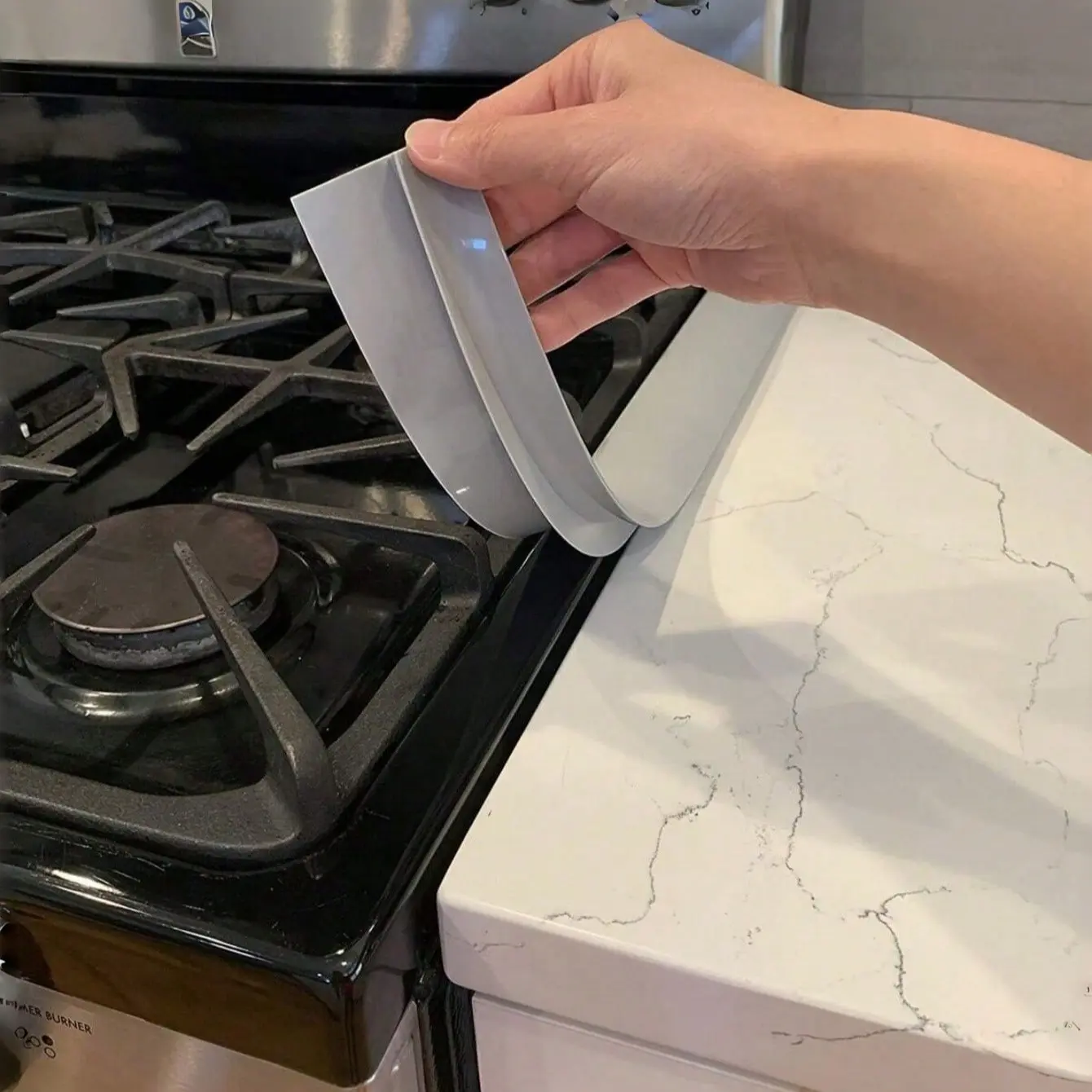 2pcs Silicone Gap Sealing Strips, Kitchen Gas Stove Counter Seal Strip, Oil Proof Dustproof Leak Proof Design Silicone Embedding Seal, High Temperature Resistant, Durable Silicone
