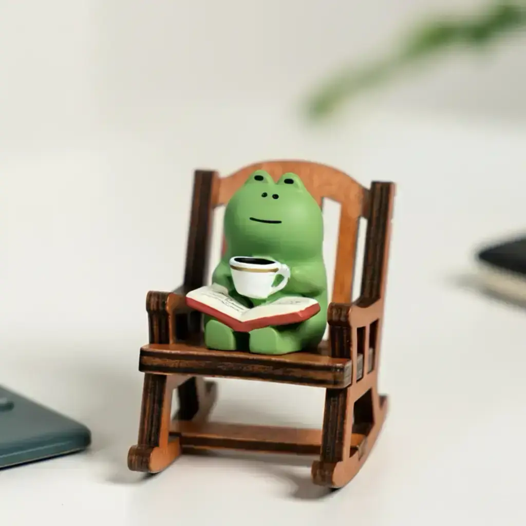 Creative Modern Wooden Mini Frog & Chair Resin Ornament Set, Smooth Decorative Cartoon Animal Statue Craft, Home Office Desk Sculpture Gift Decor, Creative Modern Decoration, Home Decor Sculptures