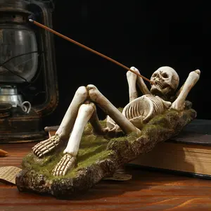 Skull Decorative Incense Holder, Vintage Resin Skeleton Incense Burner with Scent for Unique Garden & Halloween Decor, Creepy Graveyard Accessory