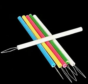 5pcs Colorful Plastic Needle Threaders, cylindrical design, DIY sewing accessories for easy threading. Ideal beading helper, elderly friendly, random colors. Perfect gift for Mother's Day, wedding & graduation seasons, family and friends.