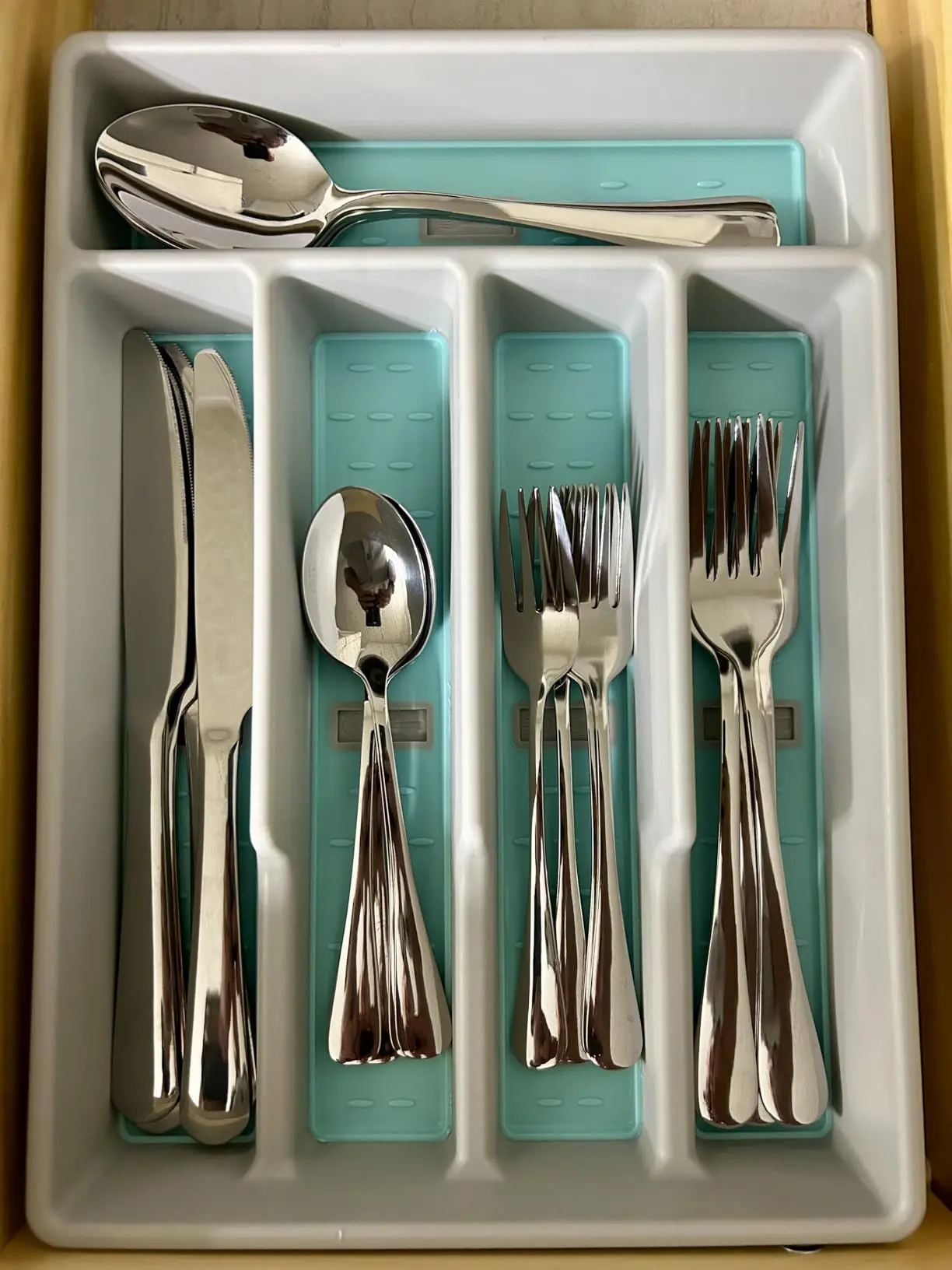 20-Piece Silverware Set Service for 4, Stainless Steel Flatware Cutlery Set 20-Piece Silverware Set Service for 4, Stainless Steel Flatware Cutlery Set