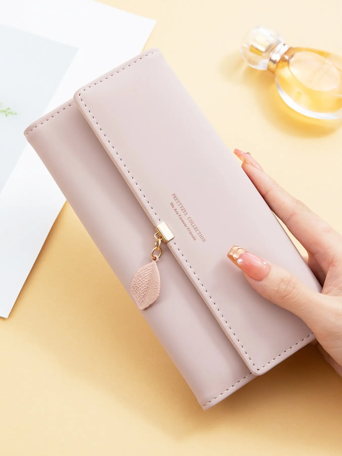 Women's Business Casual Long Wallet, Creative Leaf Pendant Design, Three-Fold Style, Tri Fold Wallet, Trifold Wallets, Daily Use, New Year Gift, Card Holder, Business Fashion Wallet, Stylish Wallet, PU Leather Wallet