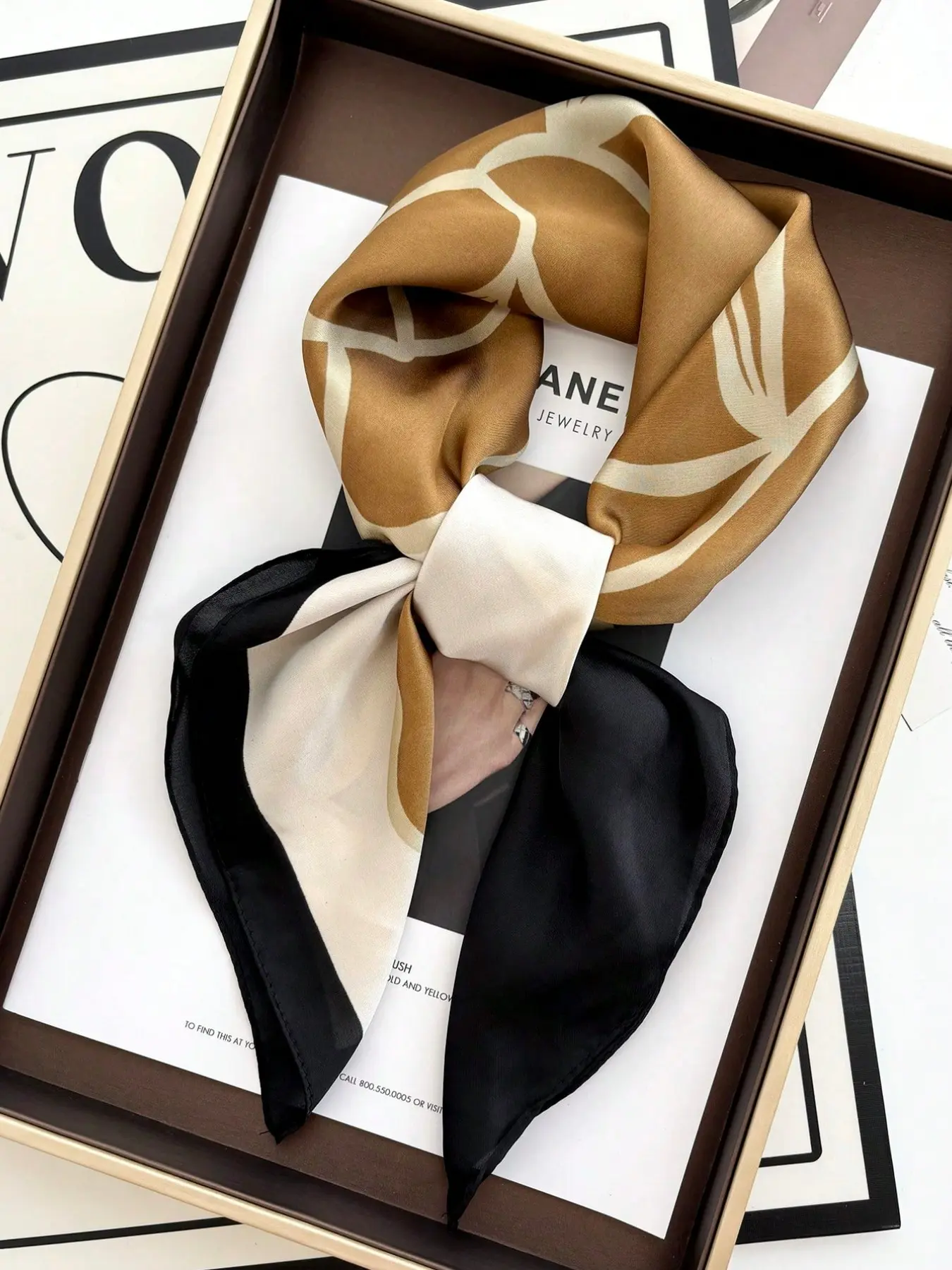 Women's Satin Print Scarf, 70cm X 70cm, Versatile Accessory for Dresses, Hairband, Neckwear, Headband, Fine Silk Scarf, Boho Style Scarf, Fashion Shawl